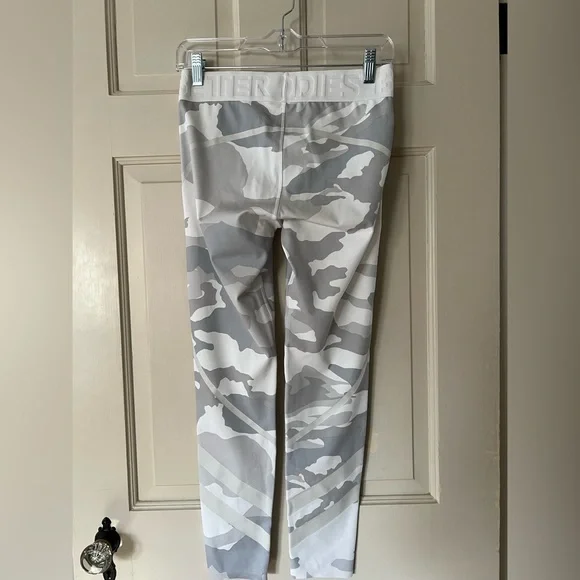 Better Bodies White Camo leggings size medium - Picture 5 of 15